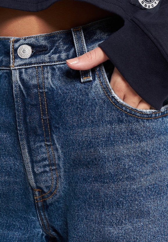 Levi's® 501 90s Straight Fit Jeans-4