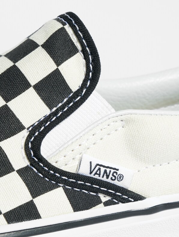Vans Classic Slip-On Platform Sneakers Black/Truw White-5