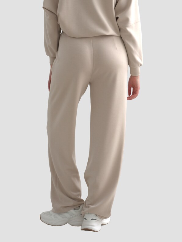 Comfy Modal Wide -1