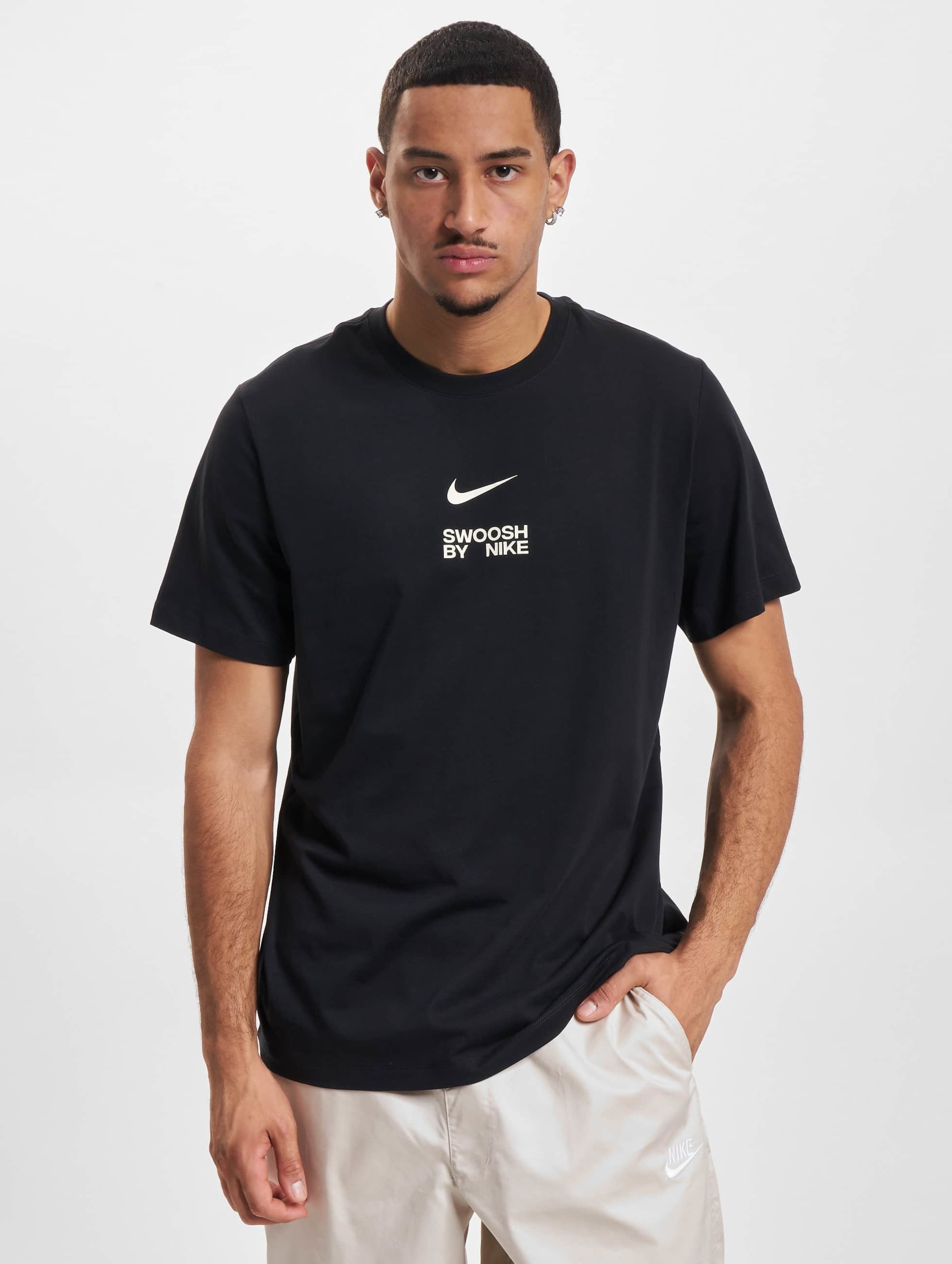 T shirt nike big hot sale swoosh