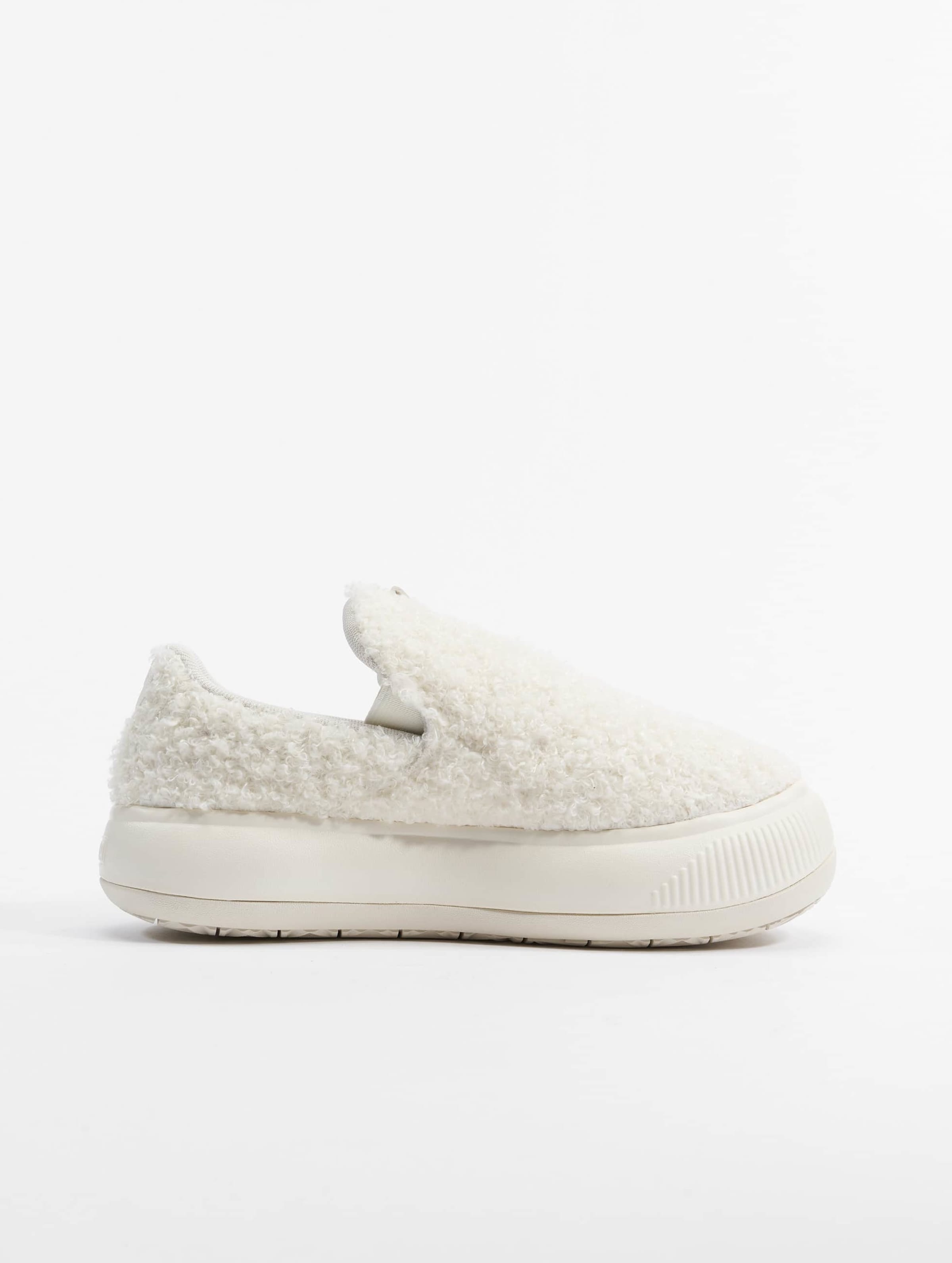 White suede hot sale shoes womens