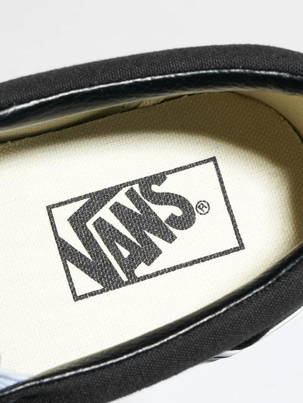 Vans Classic Slip-On Platform Sneakers Black/True-4