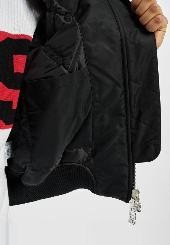 Bomber -7