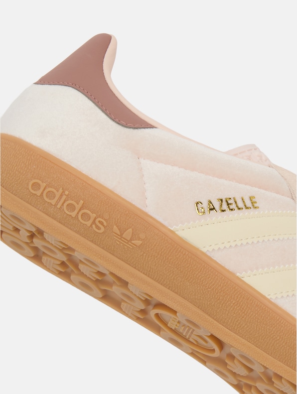 Gazelle Indoor W-9