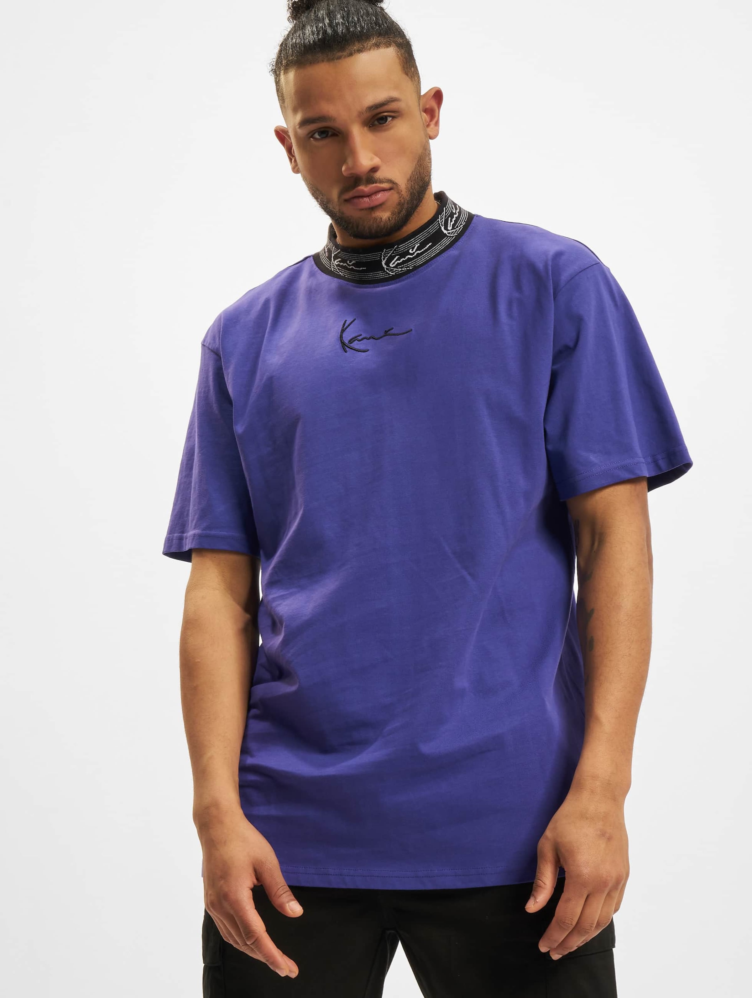 Karl Kani Small Signature Tape Tee lilac op kleur violet, Maat XXL