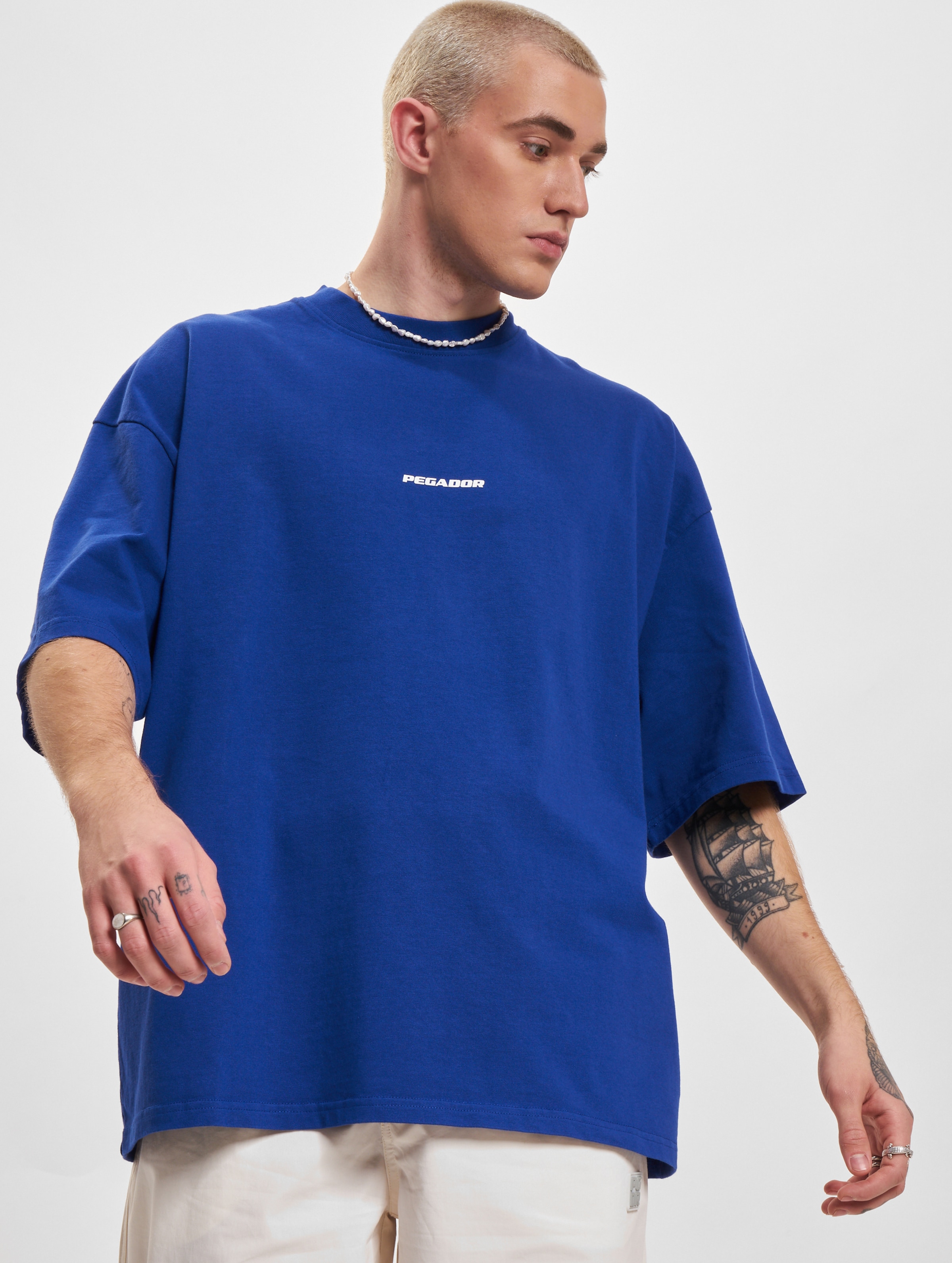 PEGADOR Logo Boxy T-Shirt gum Mannen op kleur blauw, Maat L