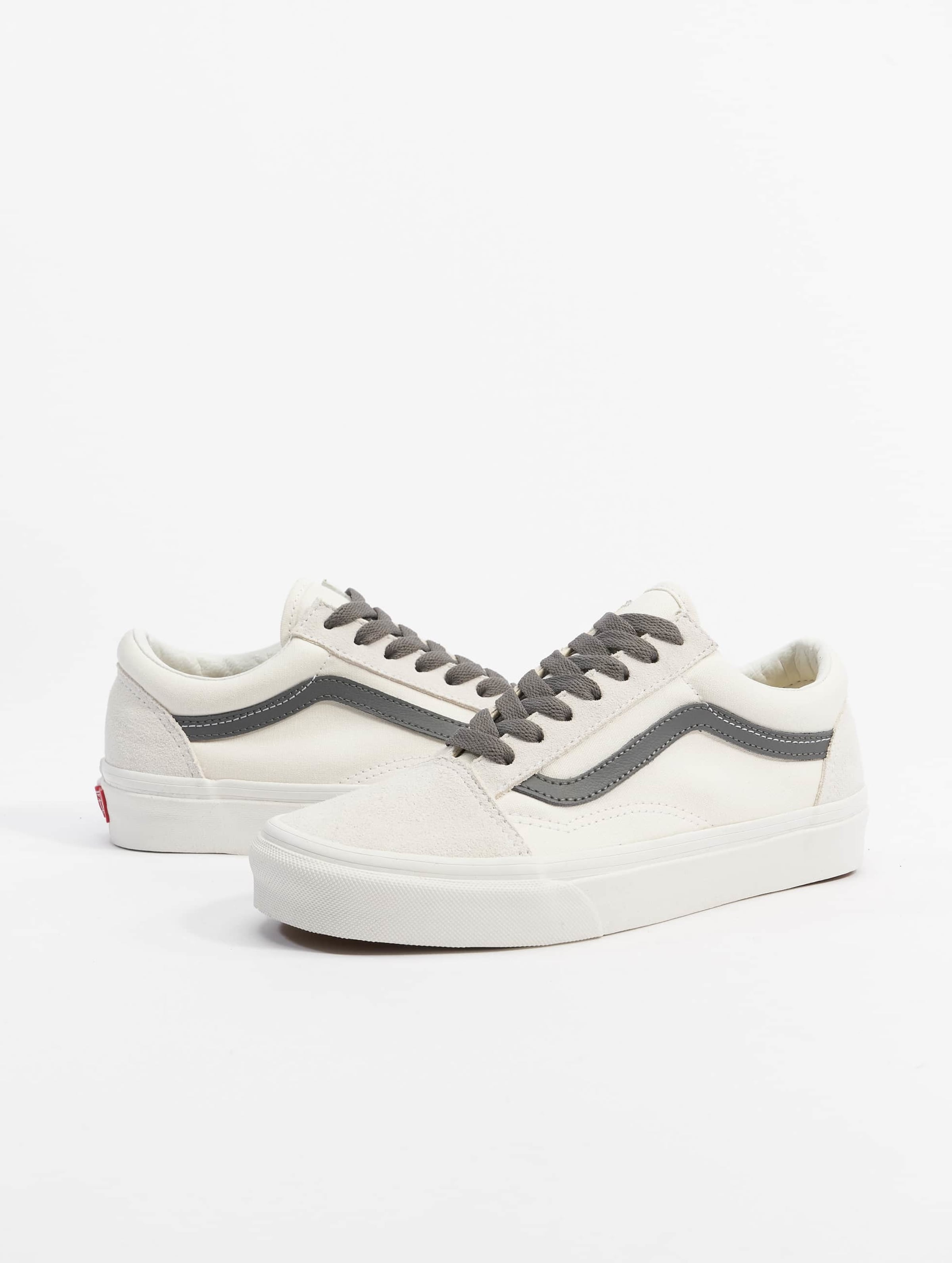 Vans old skool on sale white and black stripe