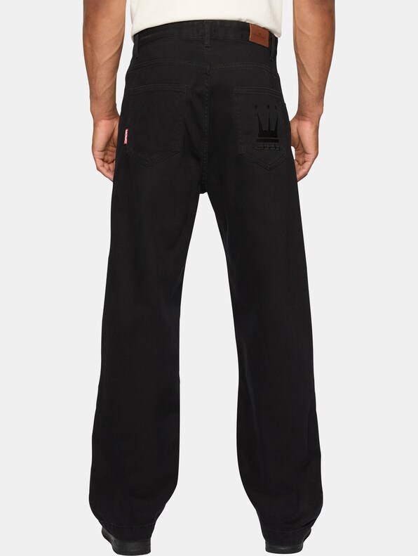 Supreme -1