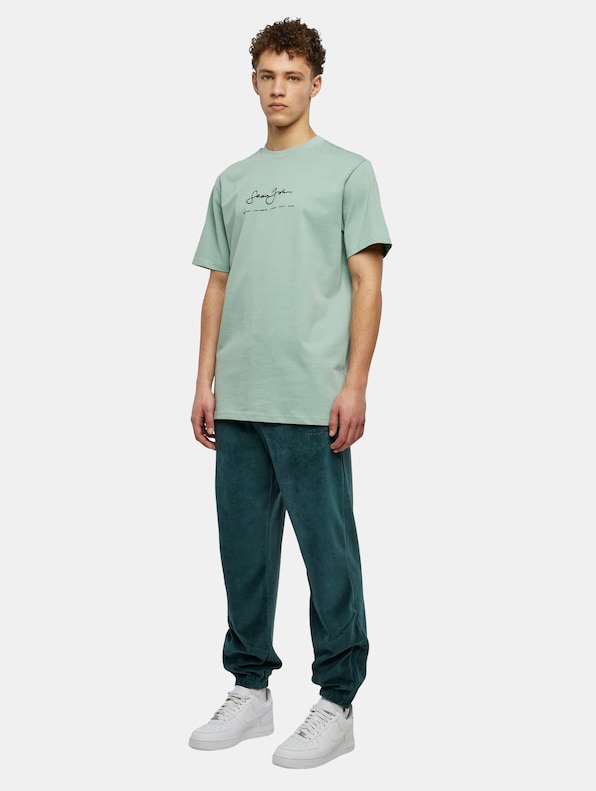 Classic Logo Essential-4