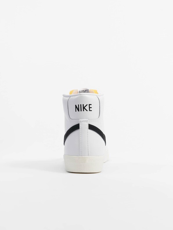 Nike Blazer Mid \'77 Sneakers-4