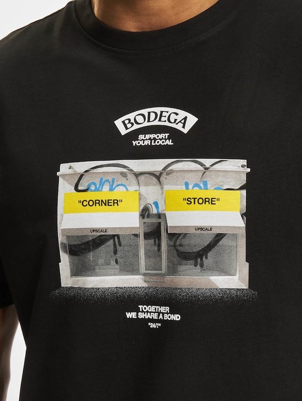 Upscale Bodega Oversize-3