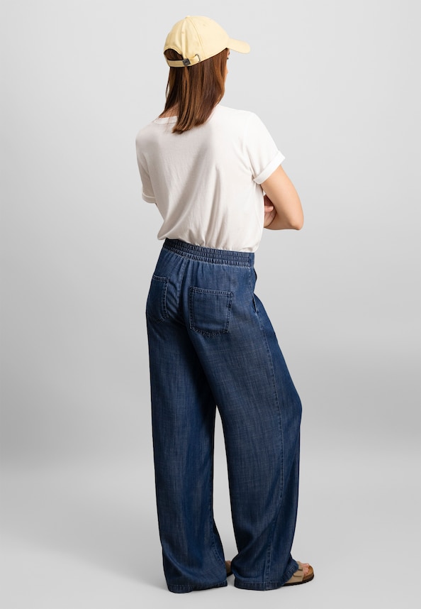 T-SHIRT CHESTPRINT FLOWER-2