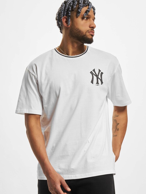 Camiseta New Era Mlb Distressed Graphic Oversized Tee New York Yankees  12893171