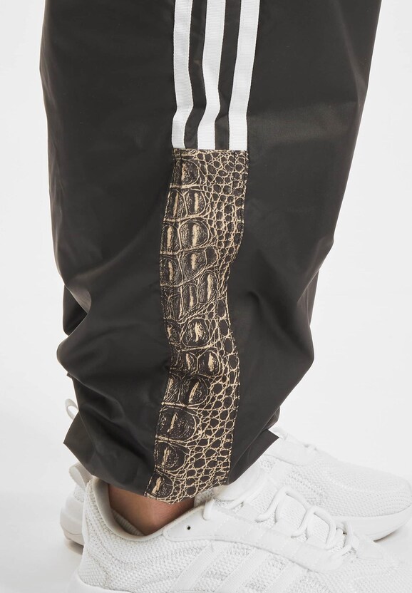 3-Stripes-2