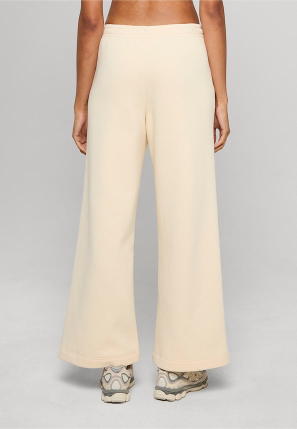 Ladies Fluffy Wideleg-1