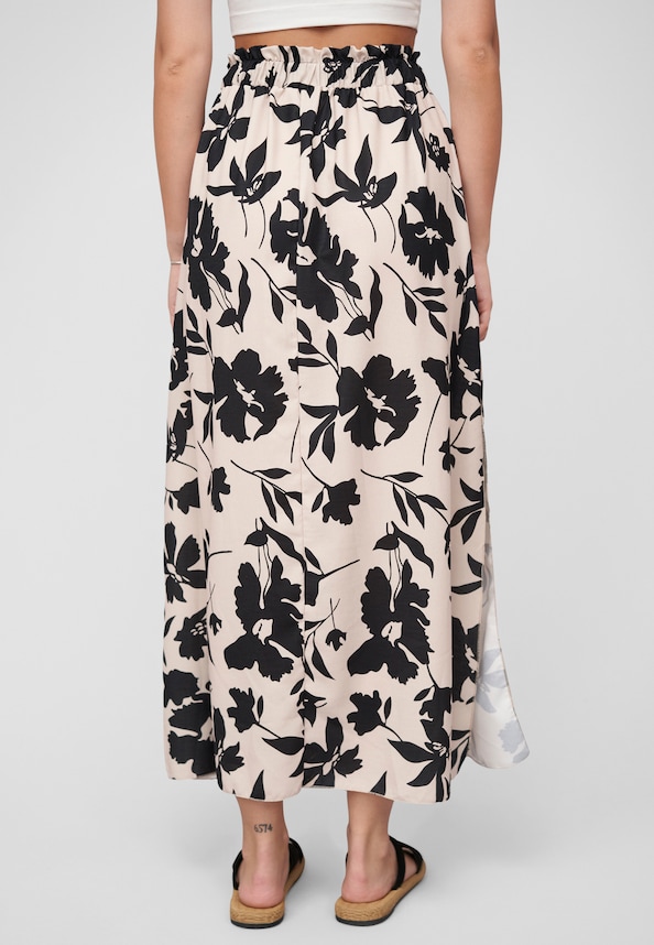 Maxi Skirt with side slit and floral print-1
