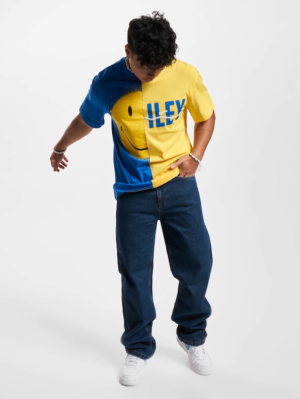 KU223-009-1 KK Signature Split Smiley® Tee-7