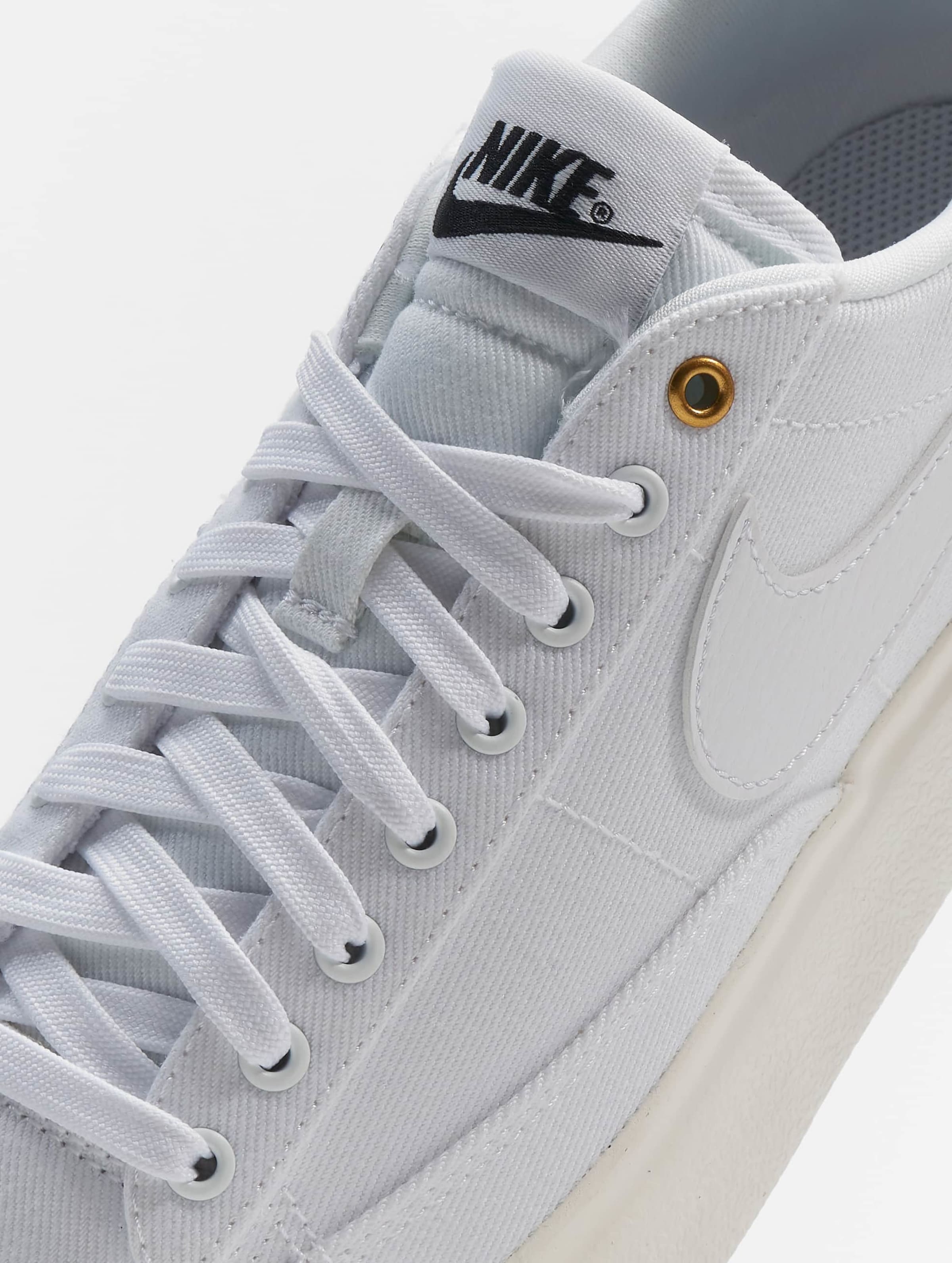 Nike blazer trainers in cheap all white