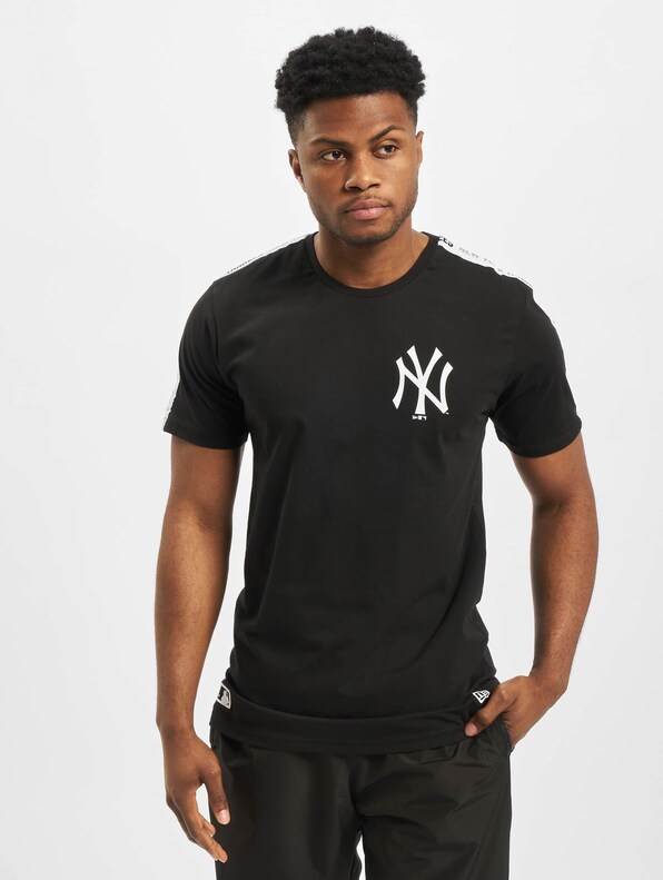 MLB NY Yankees Sleeve Taping-2