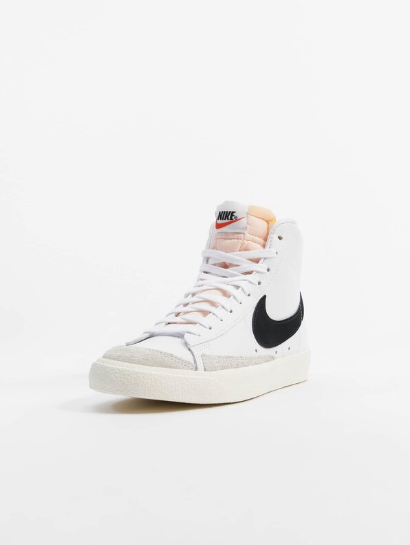 Nike Blazer Mid \'77 Sneakers-2