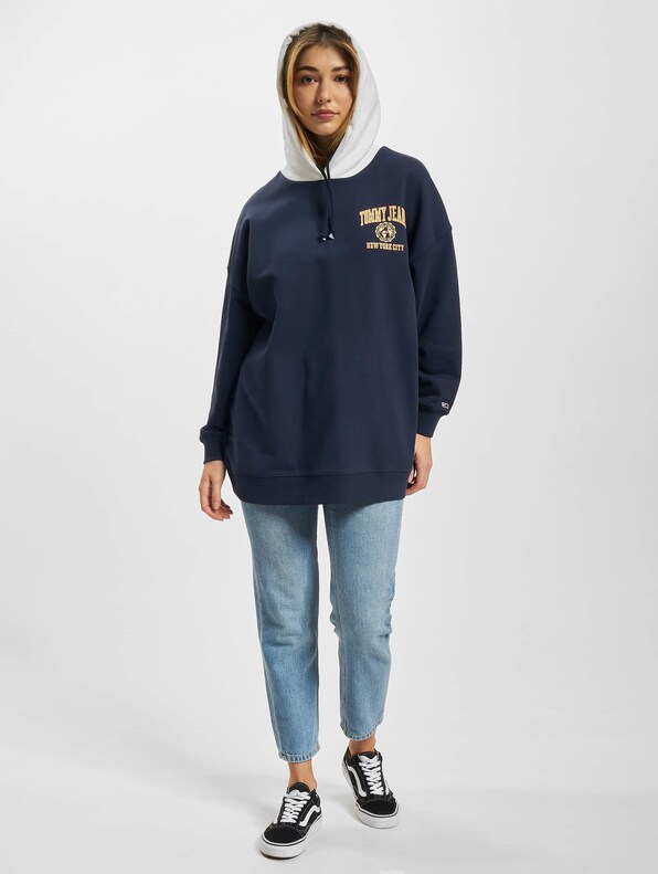 Oversized College Logo-6