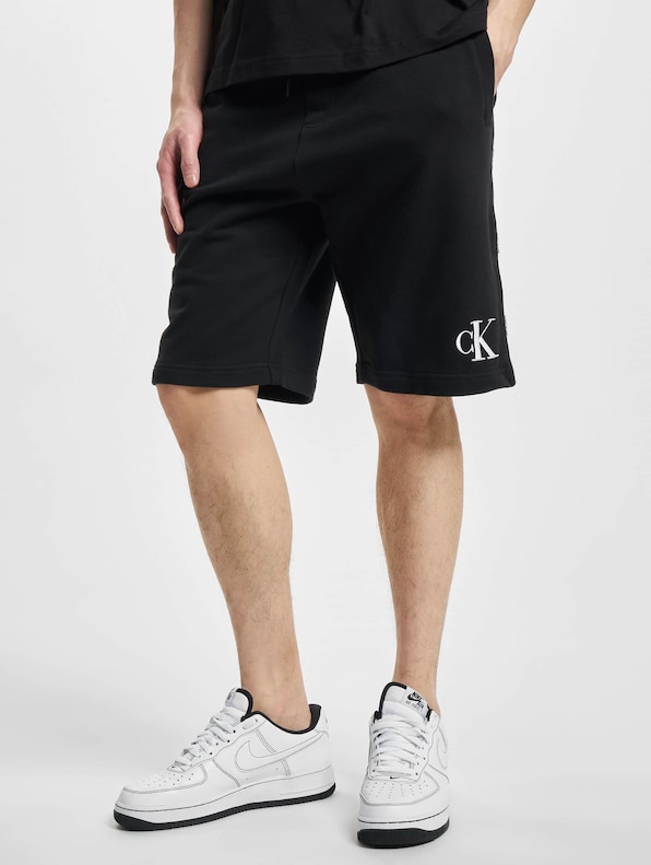 Calvin Klein Jeans Regular Fit Piping Shorts-0