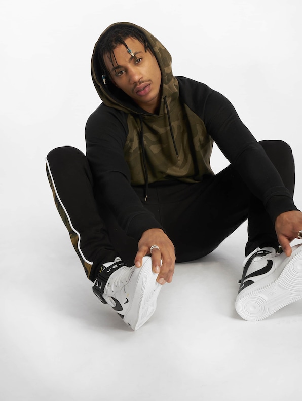 Camo Contrast Raglan-3