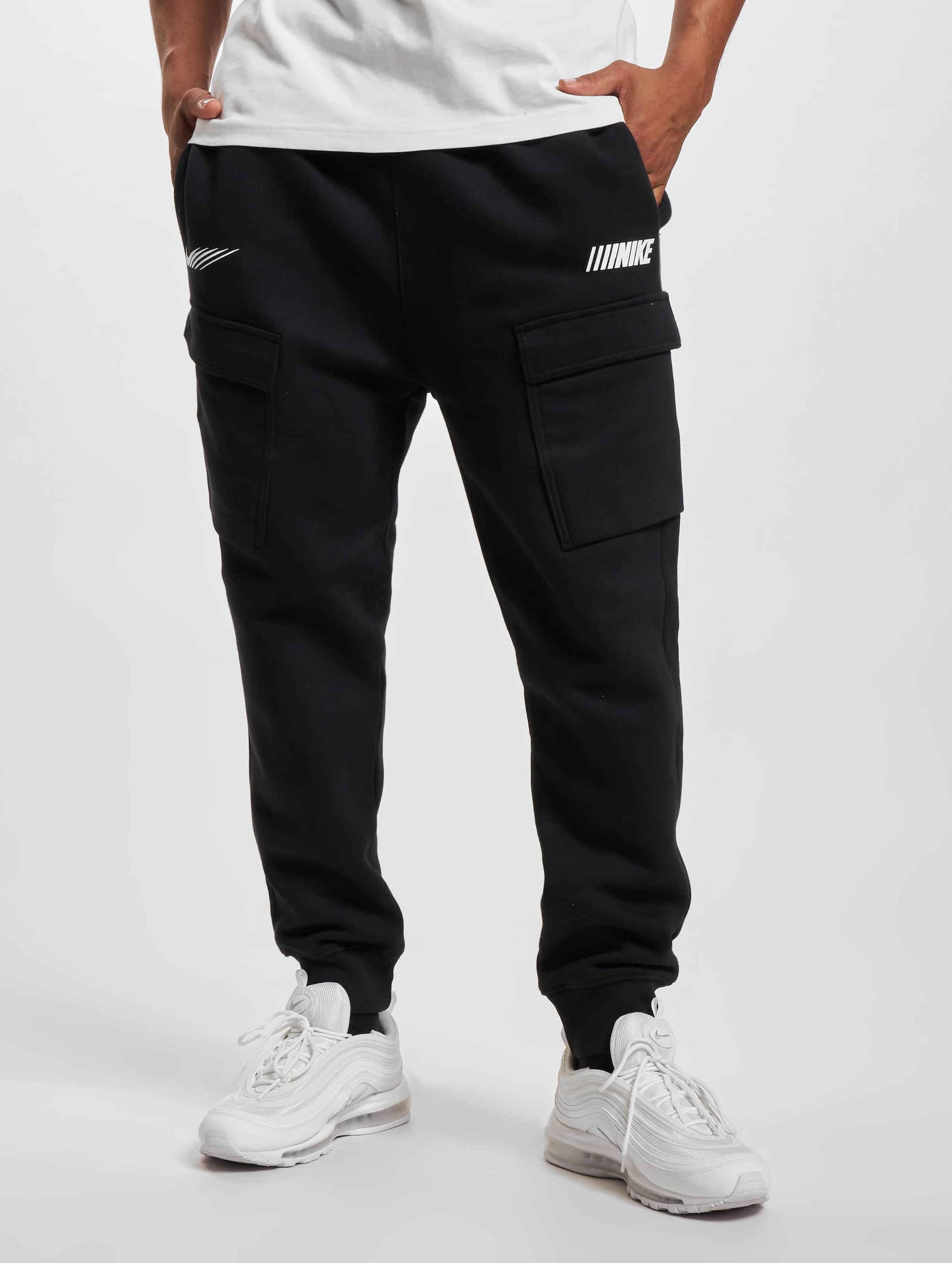 Nike swoosh cargo online jogger