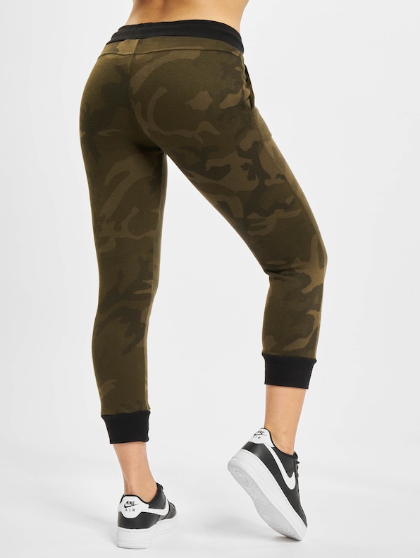 Urban Classics Camo Terry Pants-1