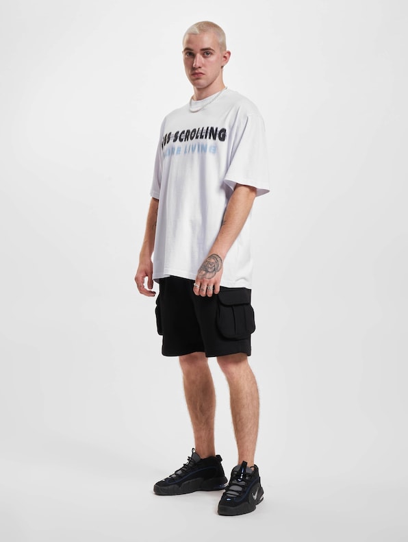 2Y Less Scrolling Oversize Tee-4