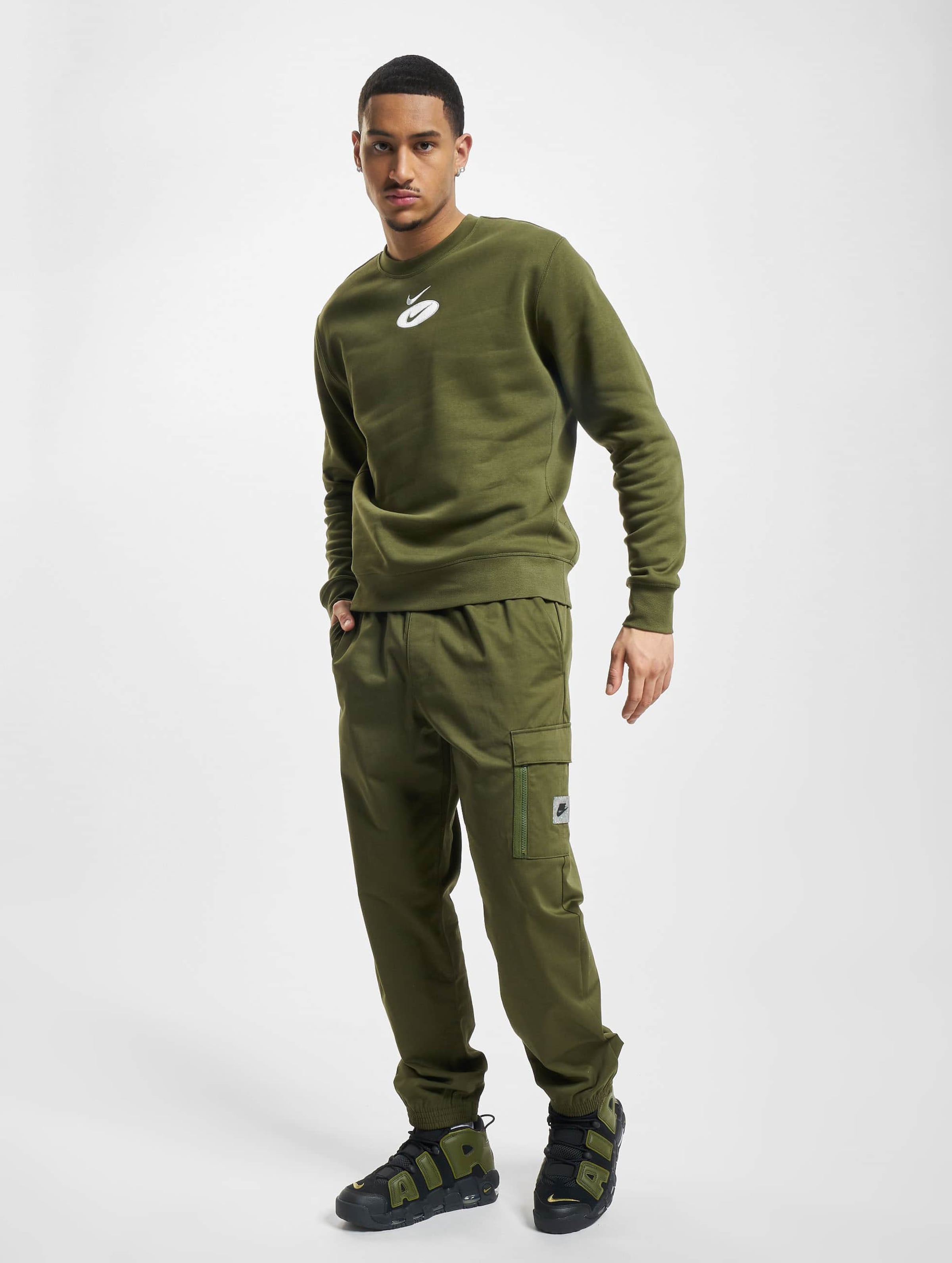 Nike club discount essentials cuffed sweatpants