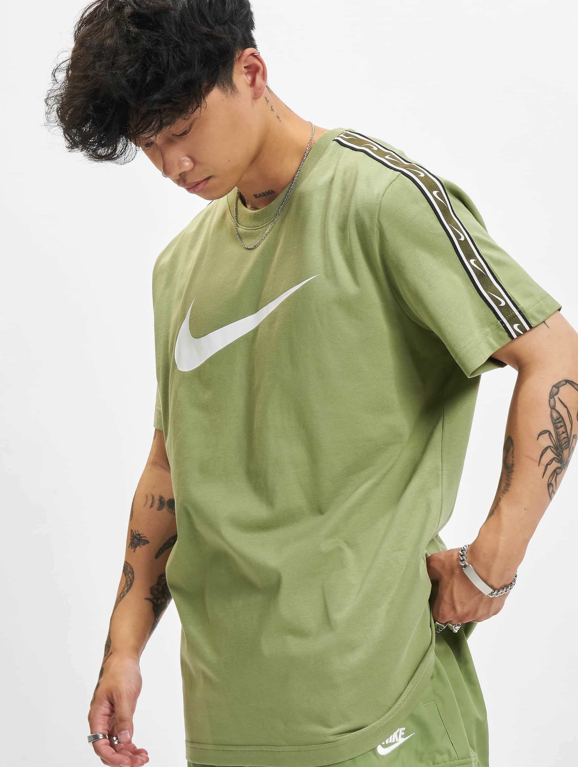Nike Sportswear Repeat  T-shirt Mannen - Maat S
