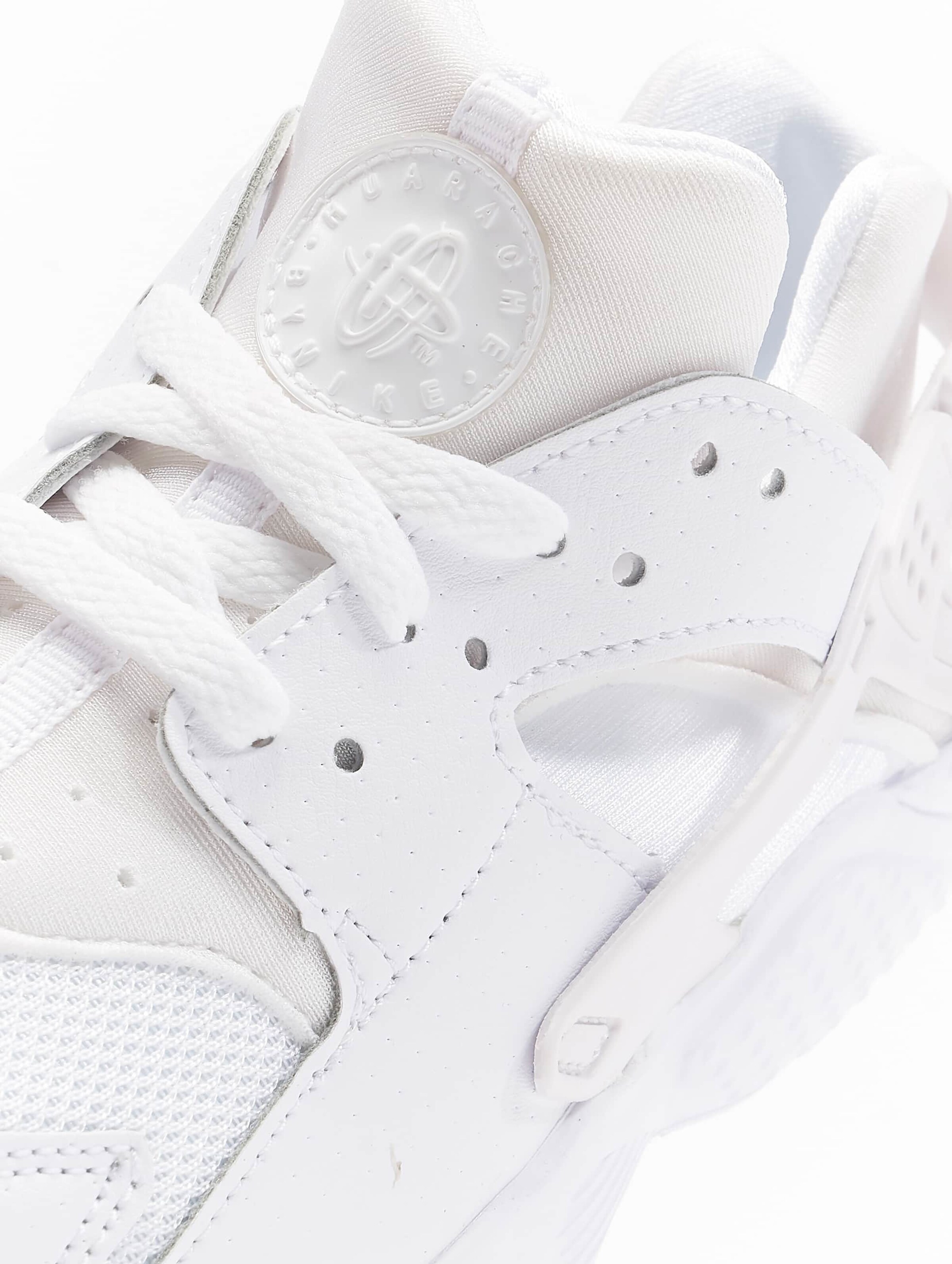 Huarache deals run white