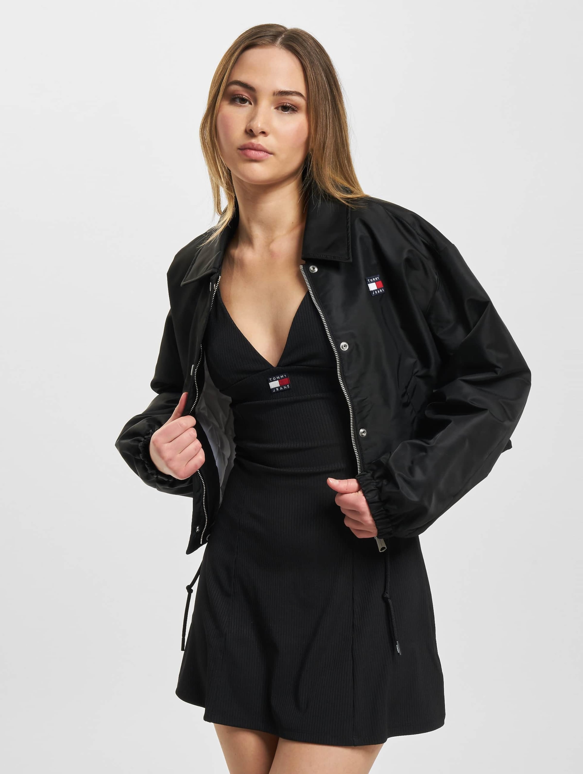 Champion cropped clearance coach jacket black