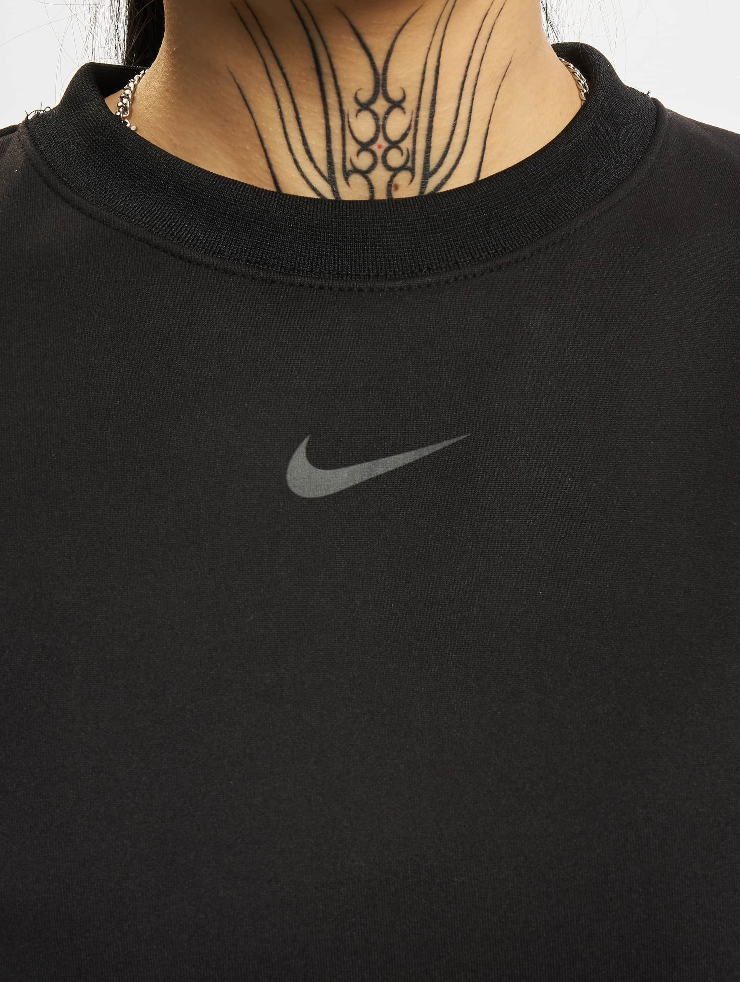 Nike top tape crew