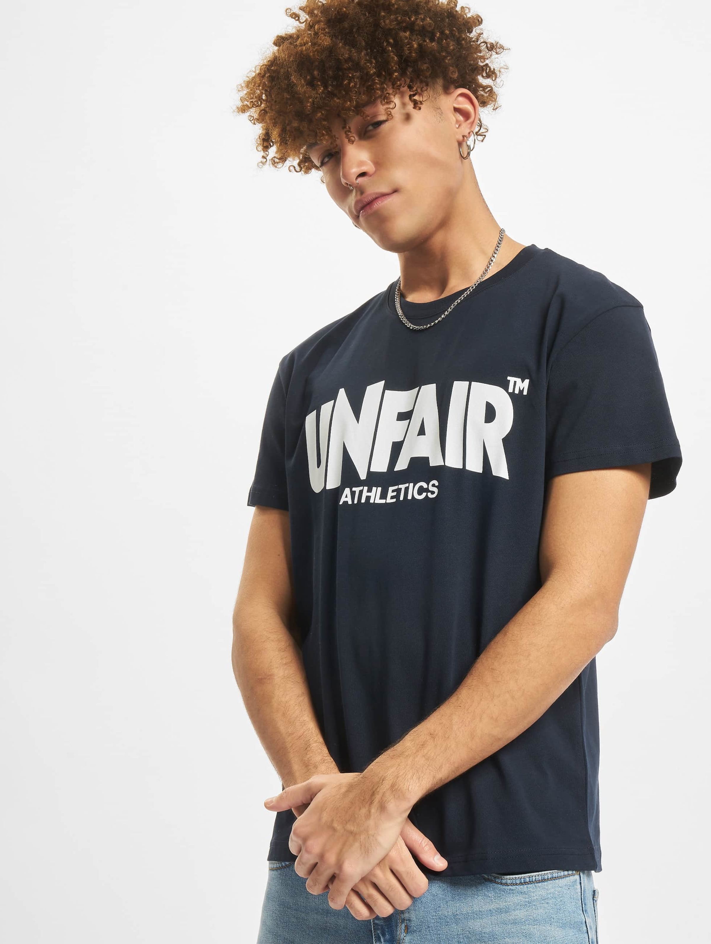 UNFAIR ATHLETICS Classic Label T-Shirt Mannen op kleur blauw, Maat M