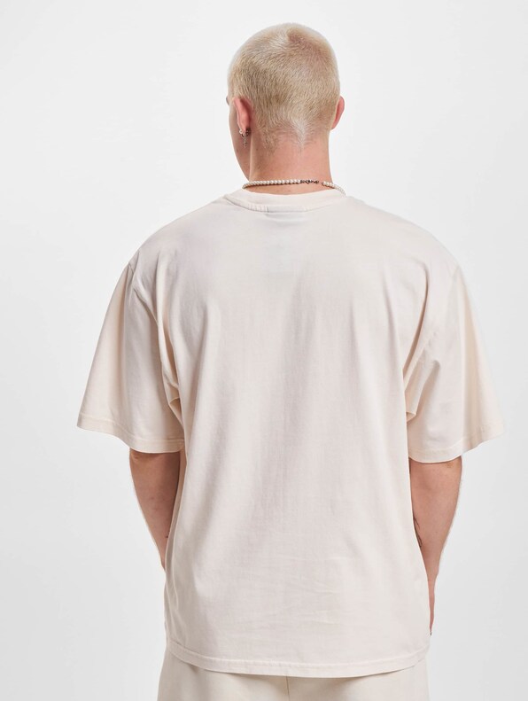 2Y Less Scrolling Oversize Tee-1