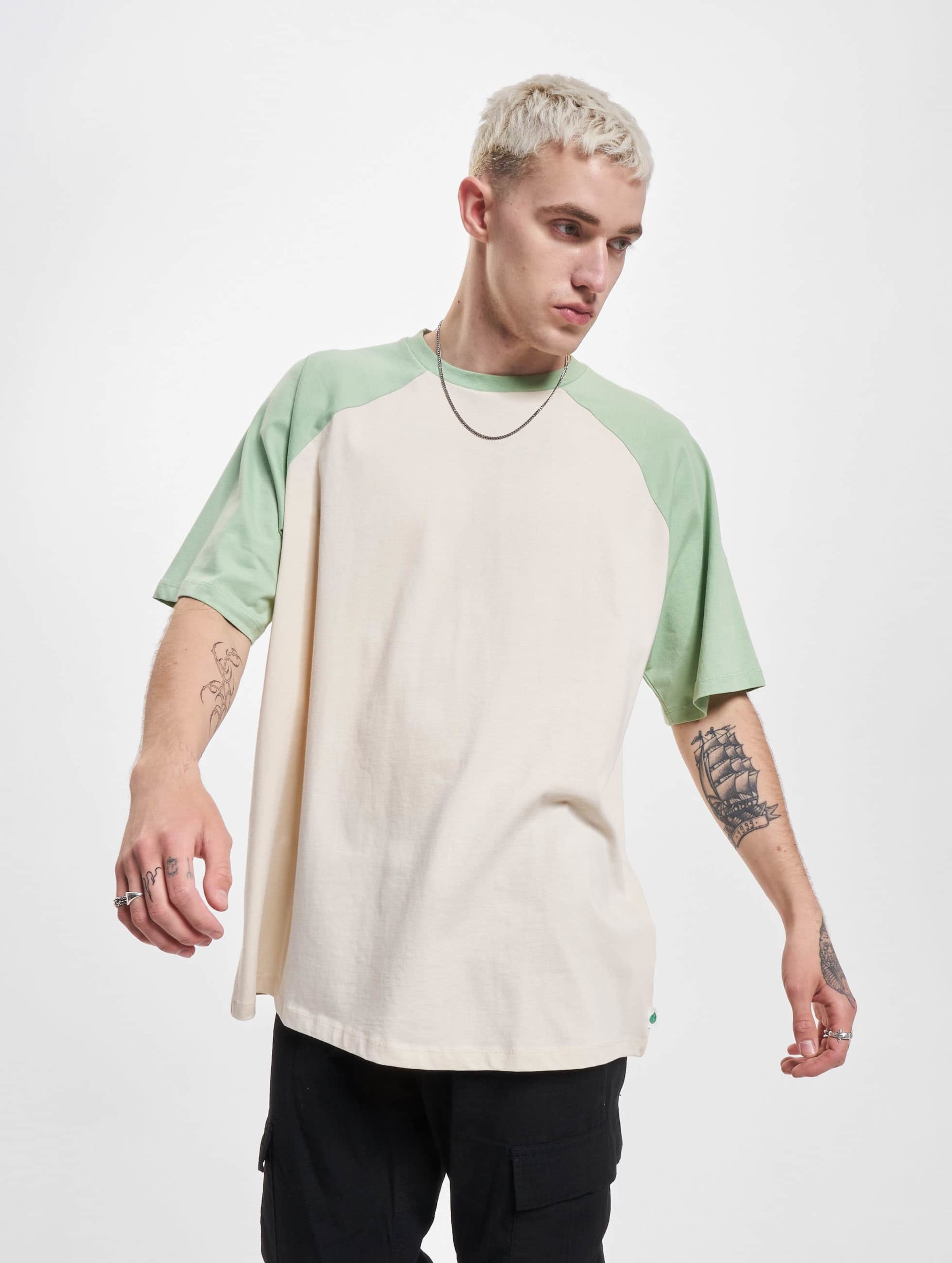 Urban Classics Heren Tshirt -L- Organic Oversized Raglan Creme/Groen