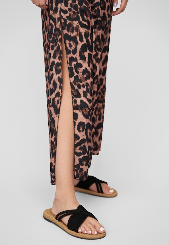 Maxi Skirt with side slit and leo print-5