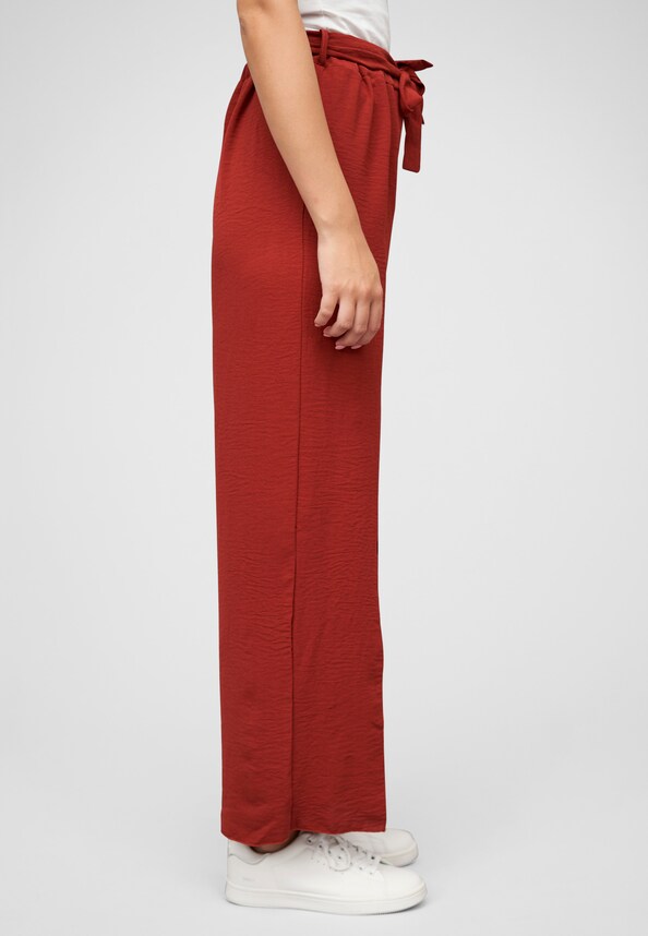 Sommerhose mit seitlich. Schlitzen und Bindegürtel-3