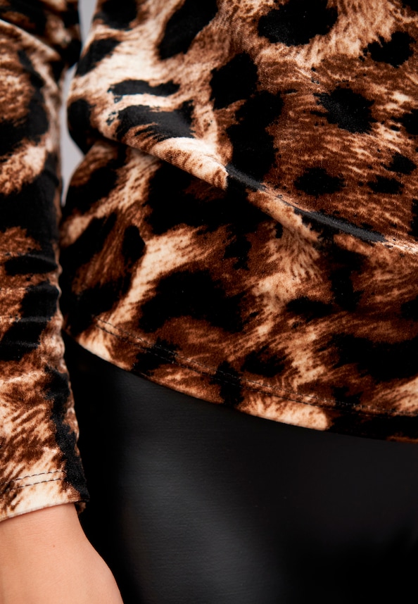 Langarm Samt Shirt Longsleeve mit Leo Print-5