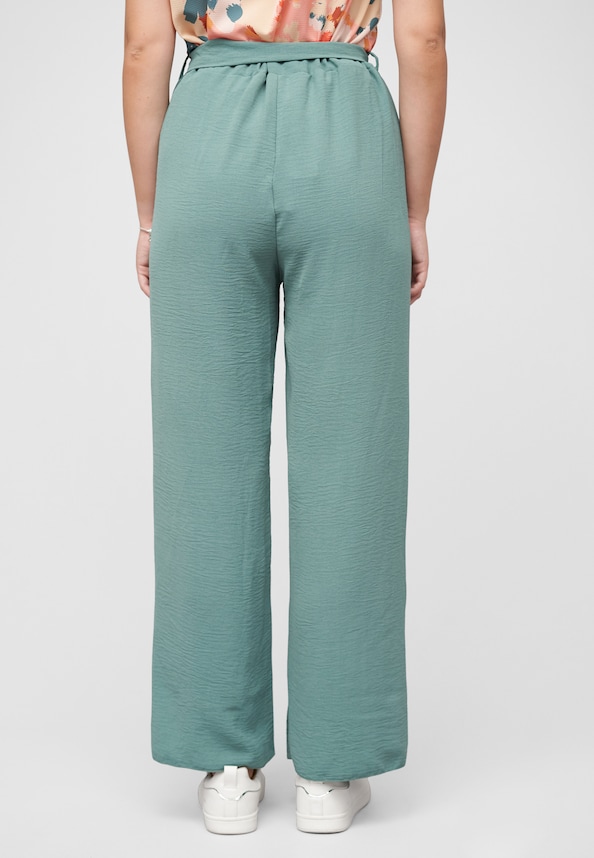 Sommerhose mit seitlich. Schlitzen und Bindegürtel-1