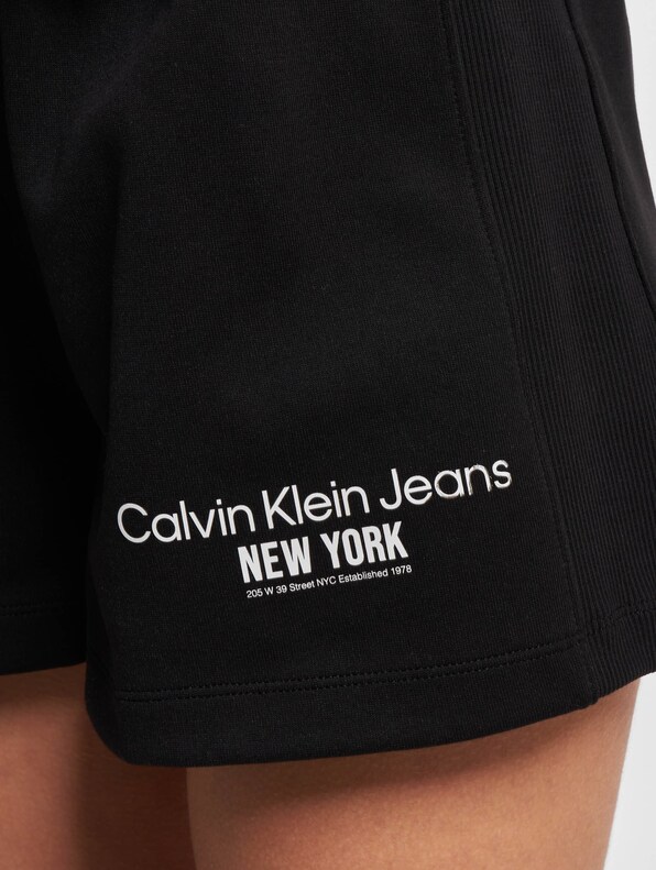Calvin Klein Jeans-3