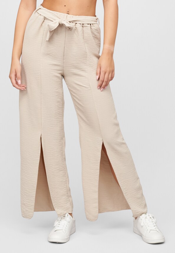 Sommerhose mit seitlich. Schlitzen und Bindegürtel-0