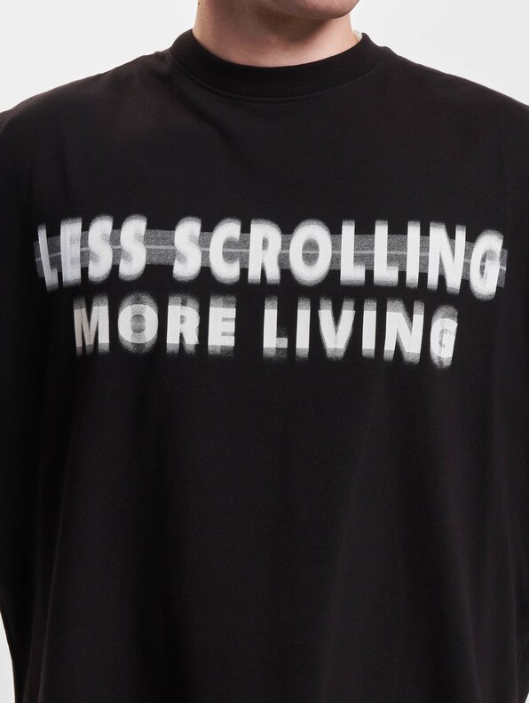 2Y Less Scrolling Oversize Tee-3