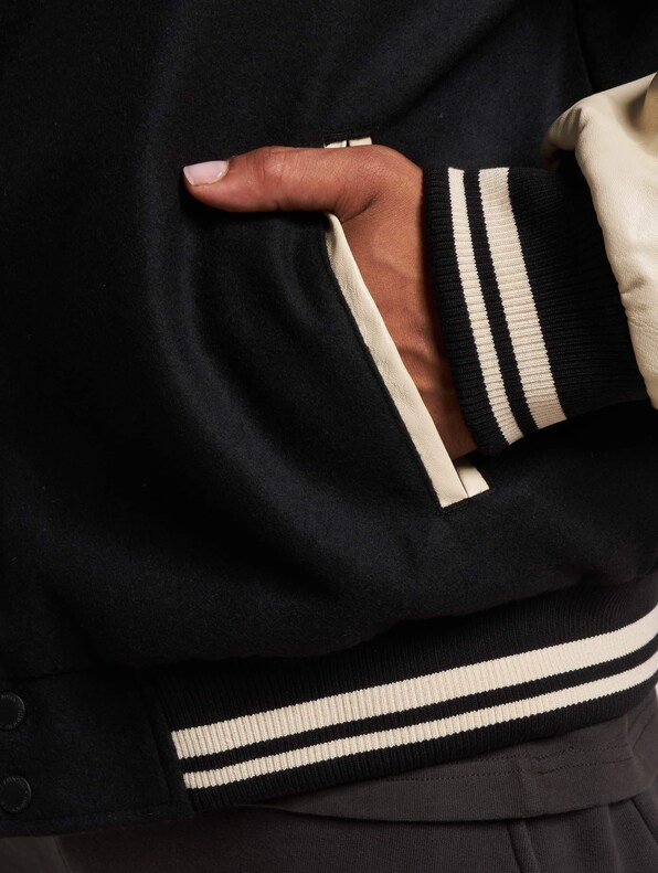 JM233-023-2 SJ Script Logo Retro Car College Jacket-6