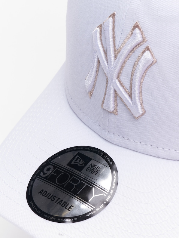 Repreve Outline 9FORTY New York Yankees-4