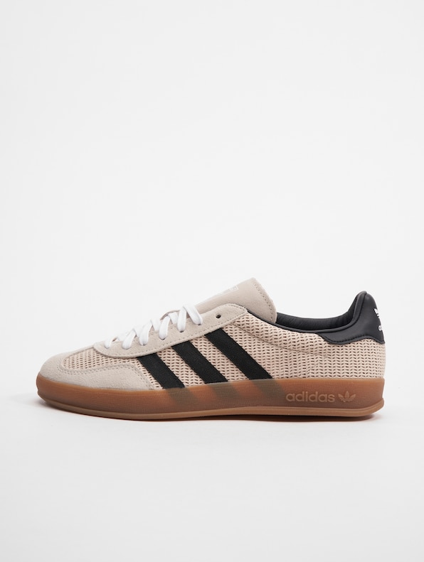 Gazelle Indoor -1