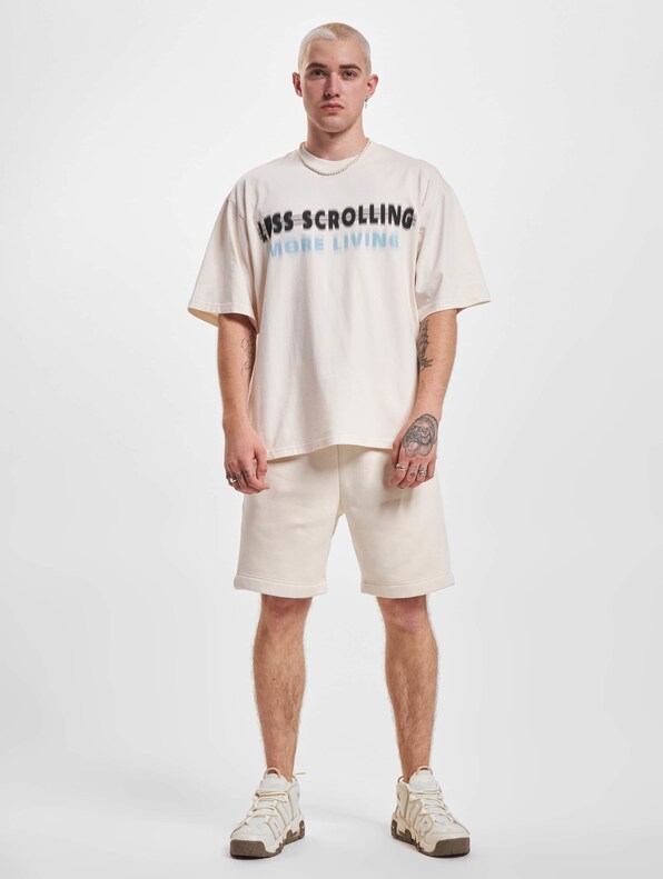 2Y Less Scrolling Oversize Tee-4