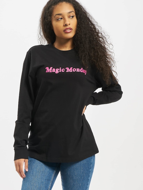 Ladies Magic Monday Slogan-0